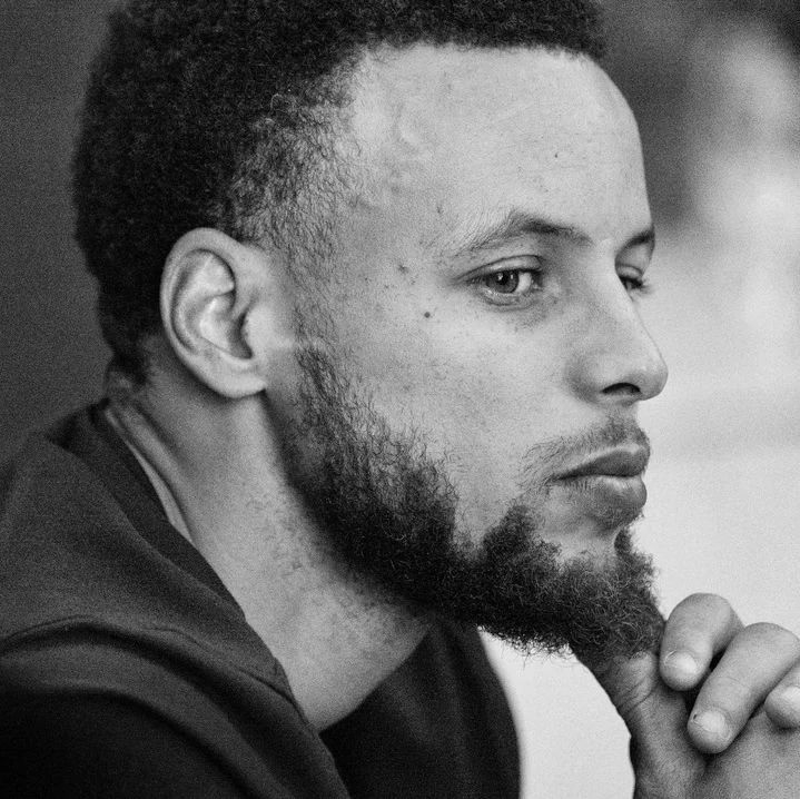 帅炸!库里黑白大片!而立之年MVP眼中的率真睿智,和绝无仅有的魅力