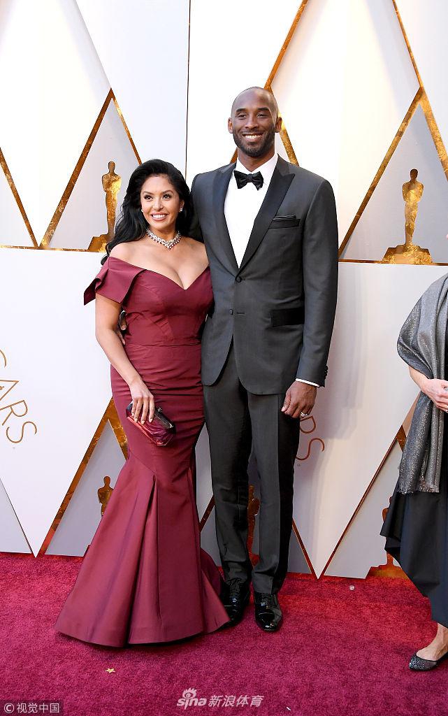 禾斗匕匕一家现身巴黎！小公举被他宠的要上天