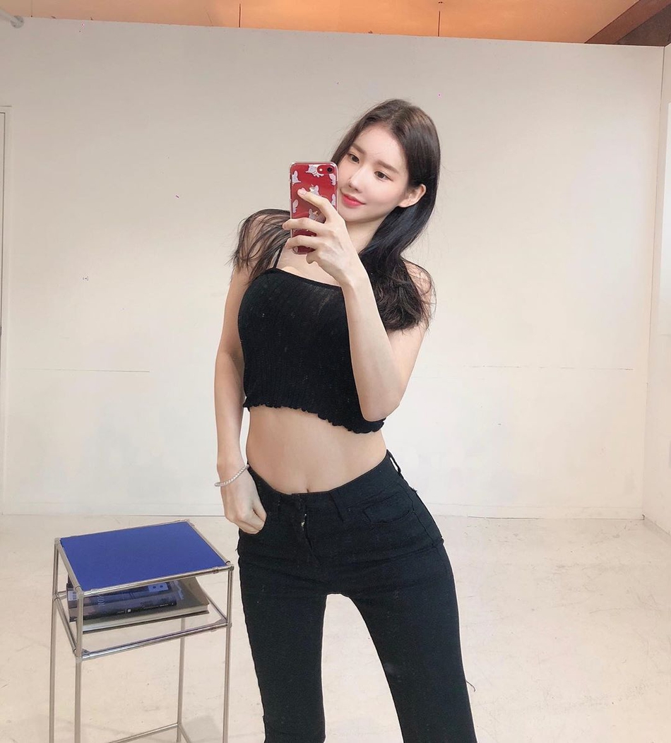 被DJ耽误的球鞋女神！她的自拍能满足你的一切幻想！旗袍照爱了