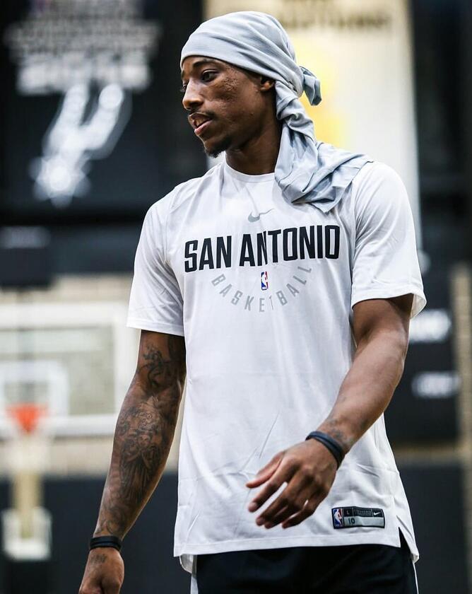 德罗赞现身马刺