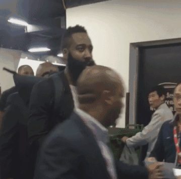 两场60？50+三双？背靠背MVP？对不起，卖萌才是哈登的主业！