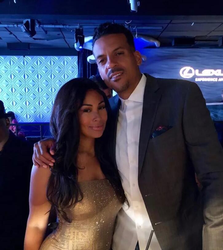 被兄弟绿后他撩妹天赋点满！小12岁的歌手，传奇超模之女都不放过