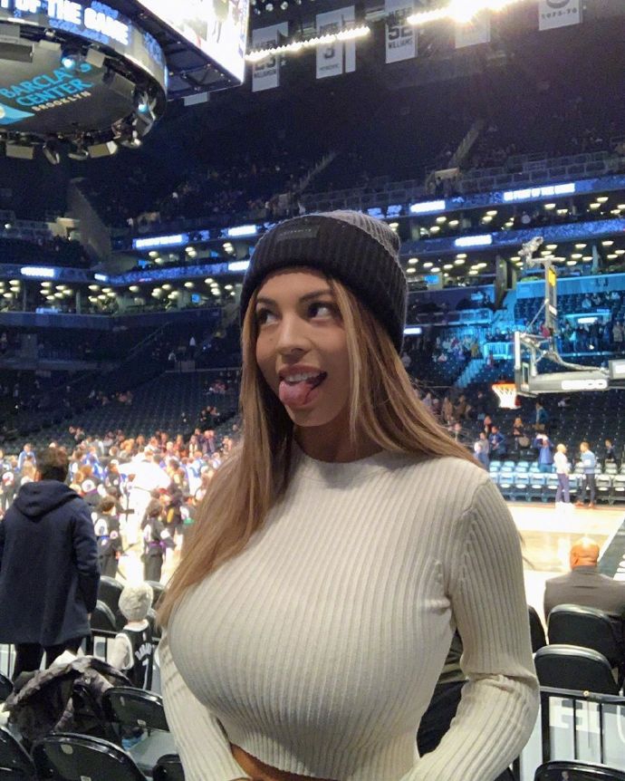 230万网红模特现场观战篮网！这样的大姐姐你们一定喜欢