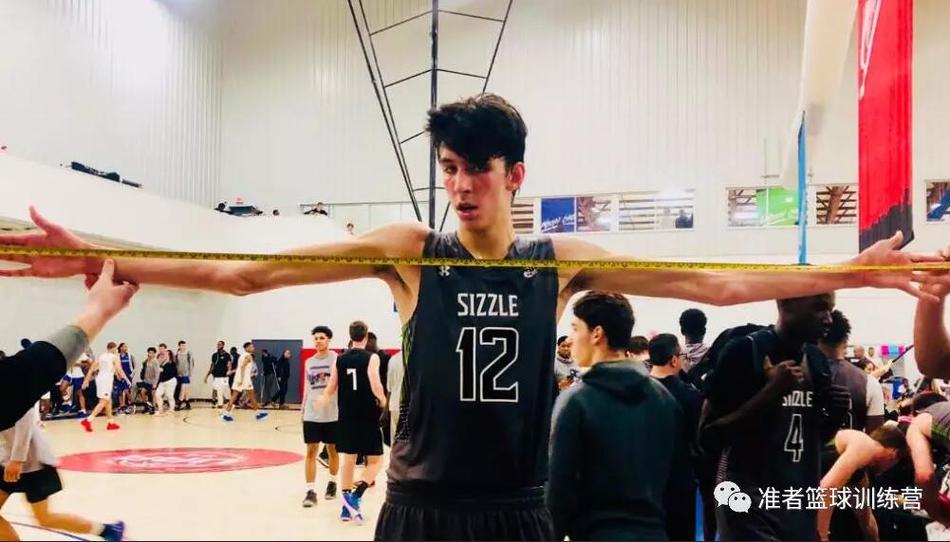 不敢撞怕他断!2米13只有172斤!瘦成这样却场均5.8帽!全美最强中锋