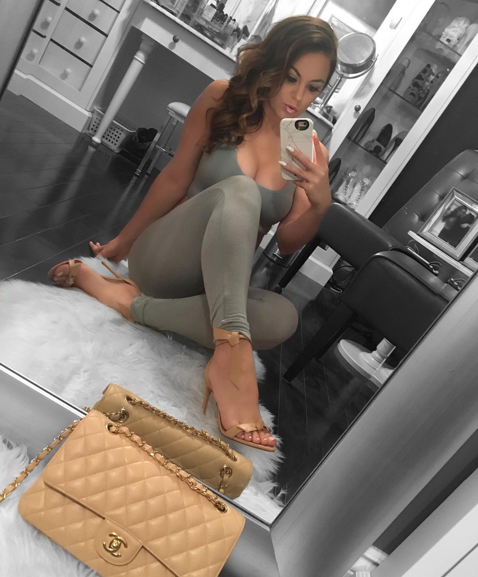 TT出轨另一名女子