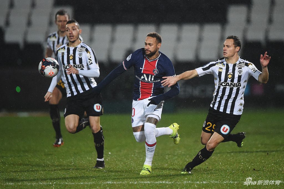 [法甲]昂热0-1巴黎_高清图集_新浪网