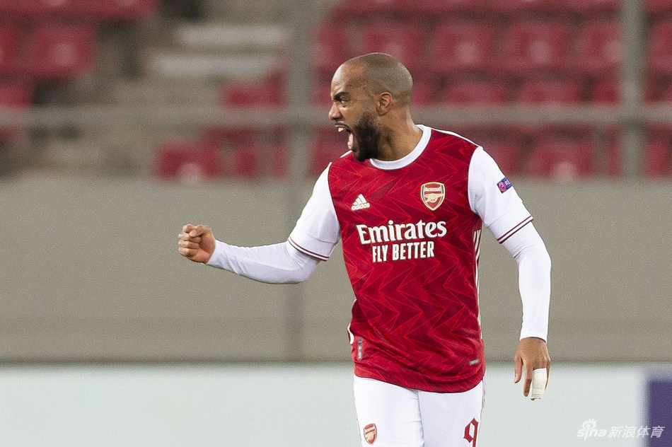 [欧联杯]阿森纳3-2本菲卡 奥巴梅扬双响+绝杀