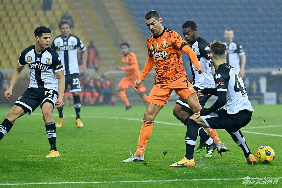[意甲]帕尔马0-4尤文 C罗双响