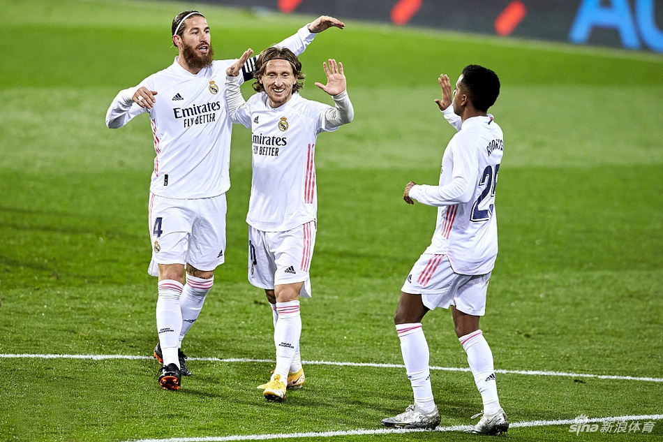 [西甲]埃瓦尔1-3皇马 本泽马传射收获4连胜