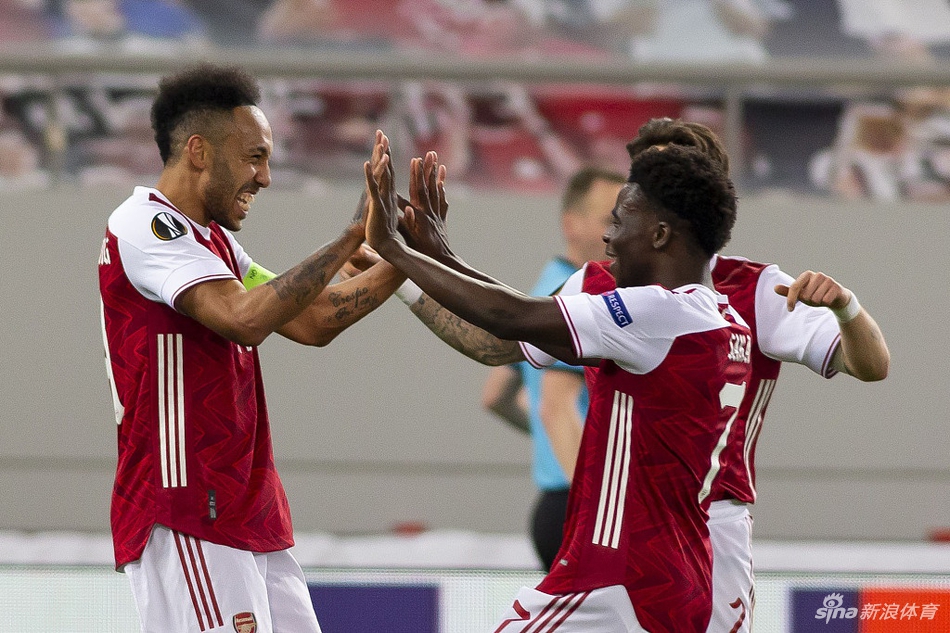 [欧联杯]阿森纳3-2本菲卡 奥巴梅扬双响+绝杀