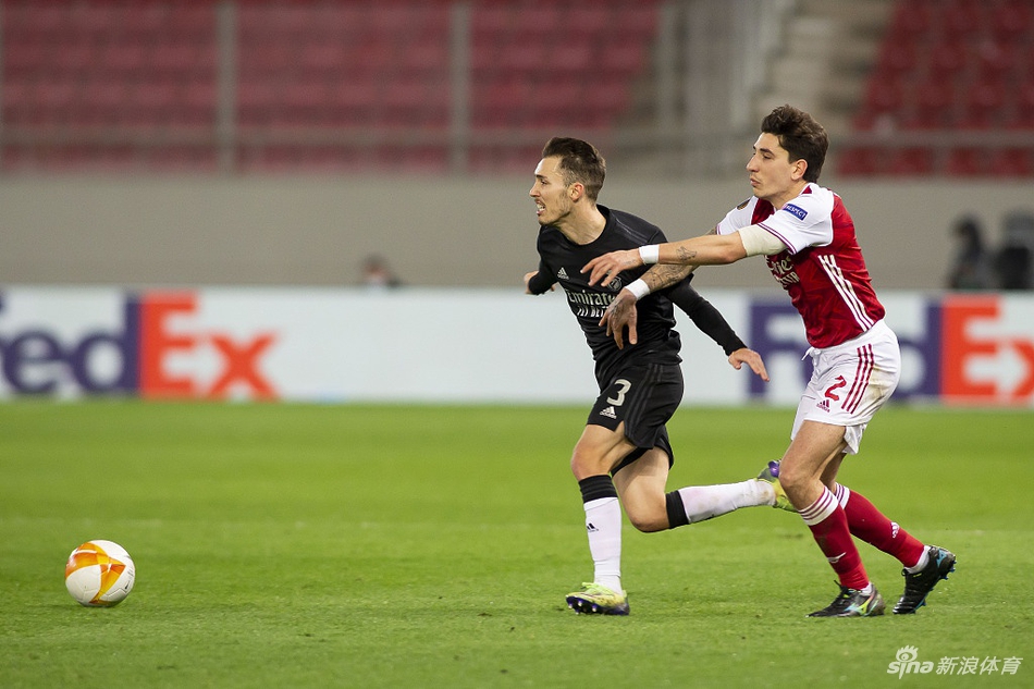 [欧联杯]阿森纳3-2本菲卡 奥巴梅扬双响+绝杀