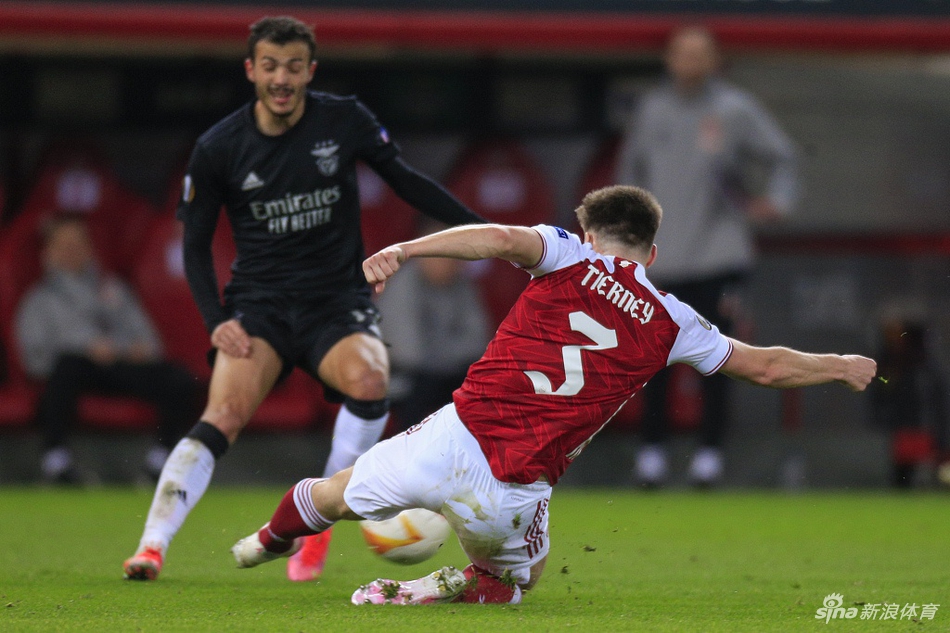 [欧联杯]阿森纳3-2本菲卡 奥巴梅扬双响+绝杀