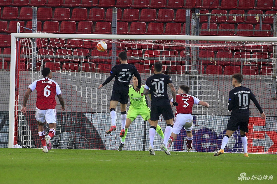 [欧联杯]阿森纳3-2本菲卡 奥巴梅扬双响+绝杀