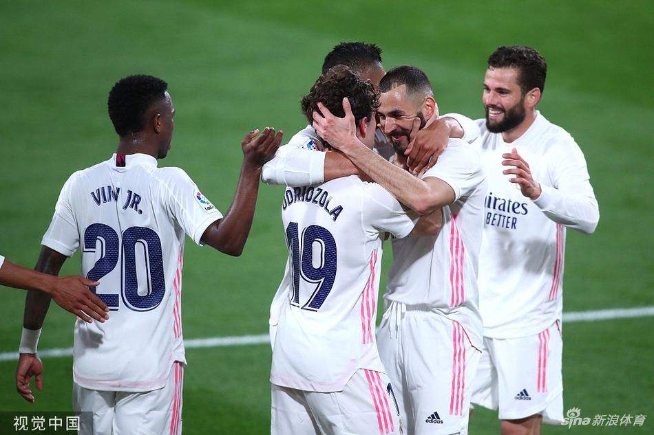 [西甲]加的斯0-3皇马 本泽马梅开二度+助攻