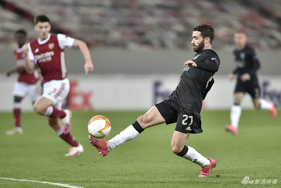 [欧联杯]阿森纳3-2本菲卡 奥巴梅扬双响+绝杀