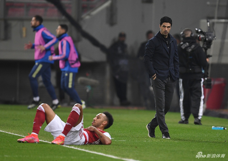 [欧联杯]阿森纳3-2本菲卡 奥巴梅扬双响+绝杀