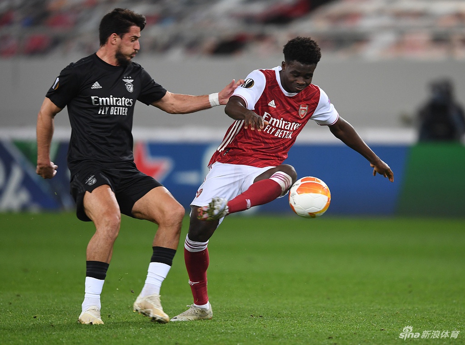 [欧联杯]阿森纳3-2本菲卡 奥巴梅扬双响+绝杀