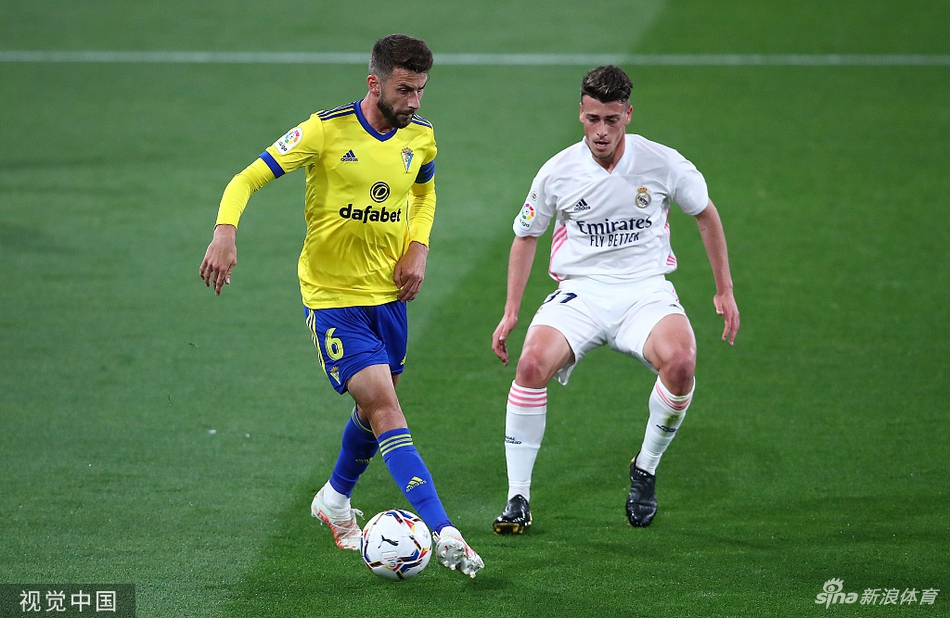 [西甲]加的斯0-3皇马 本泽马梅开二度+助攻