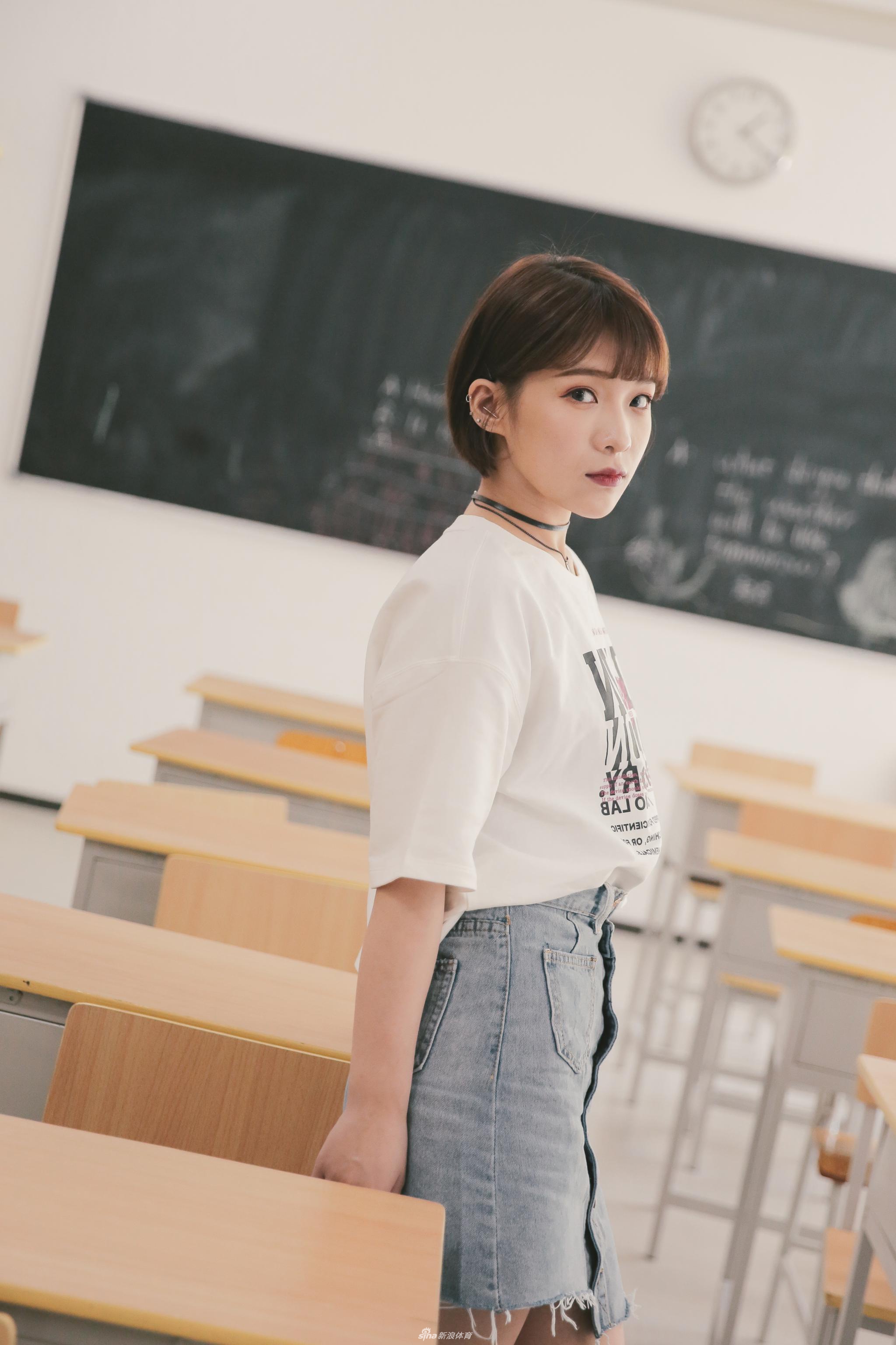 韩丹百变风格花样玩转新浪总部