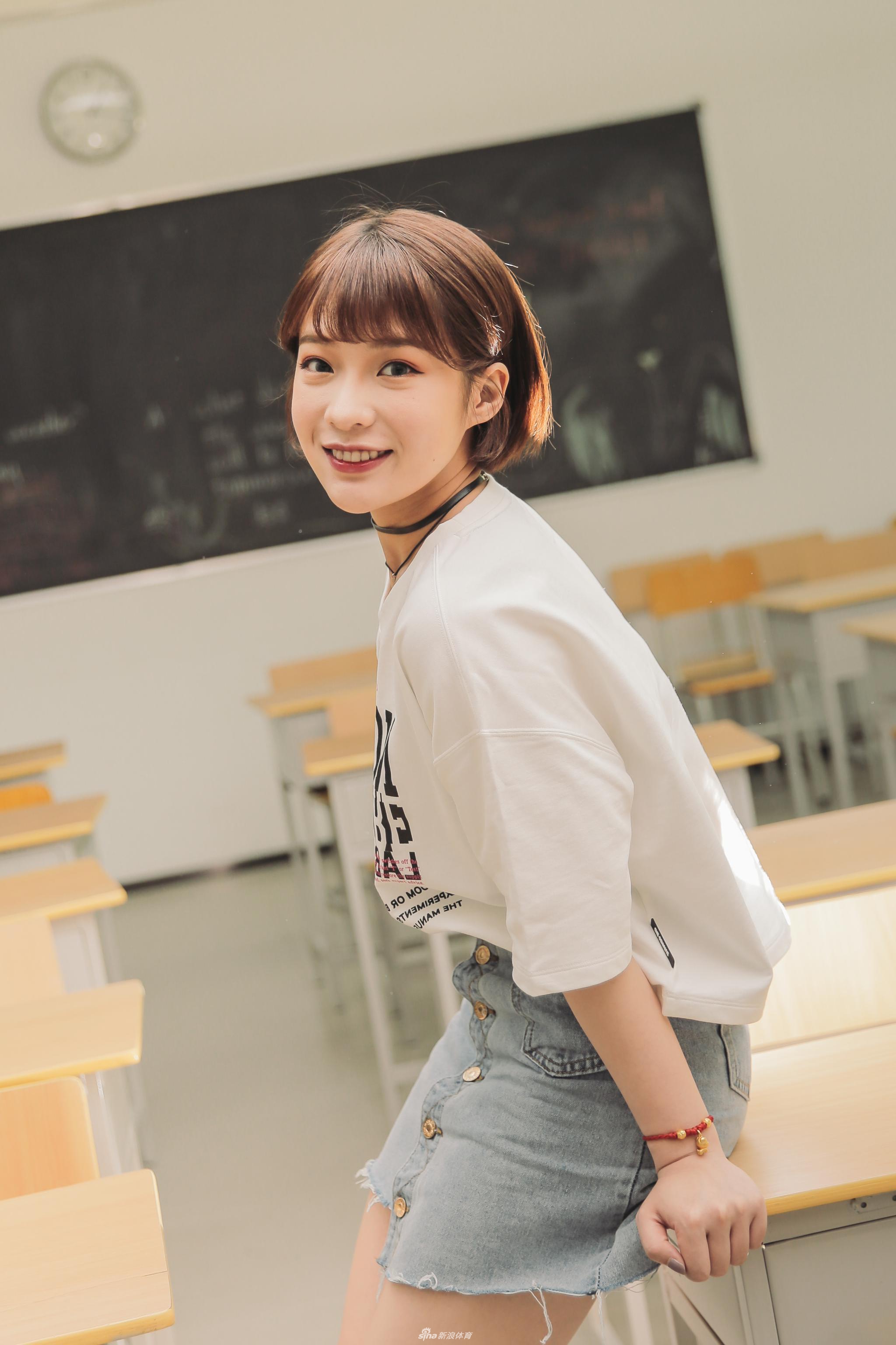 韩丹百变风格花样玩转新浪总部