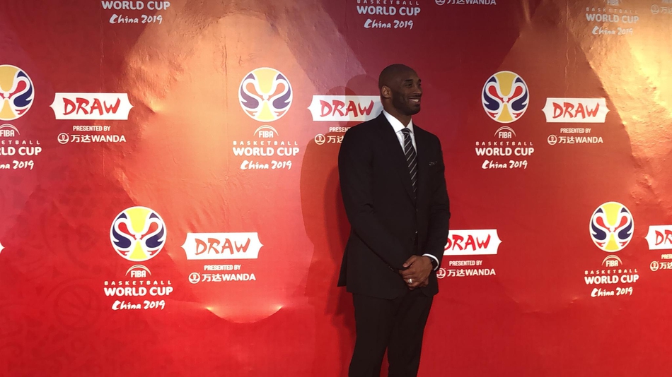 科比正式亮相抽签仪式红毯