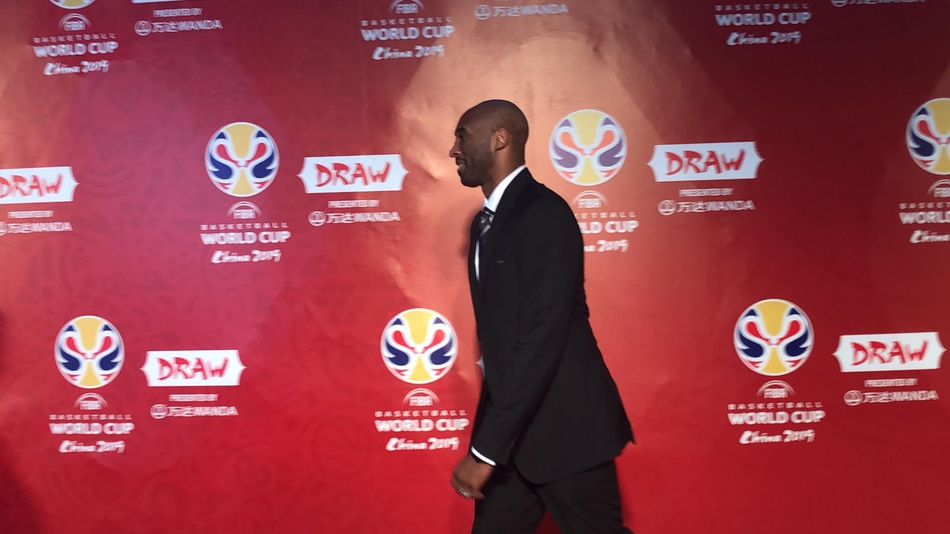 科比正式亮相抽签仪式红毯