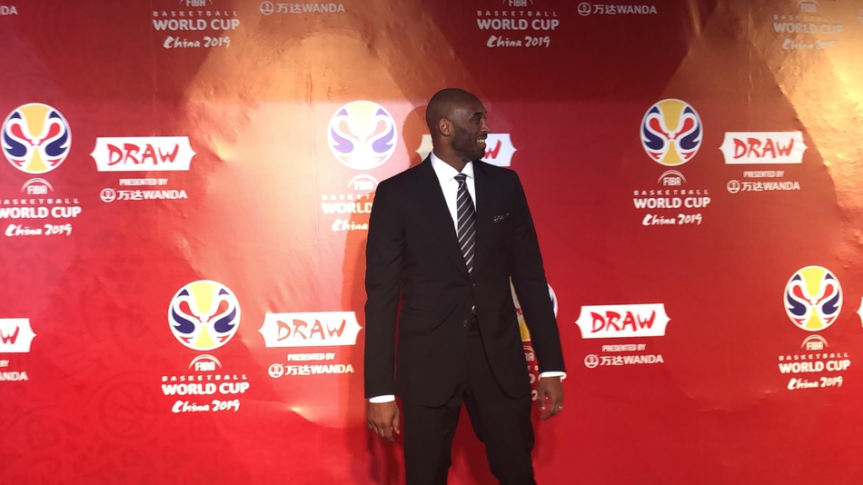 科比正式亮相抽签仪式红毯