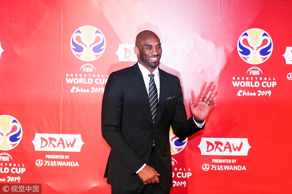 科比正式亮相抽签仪式红毯