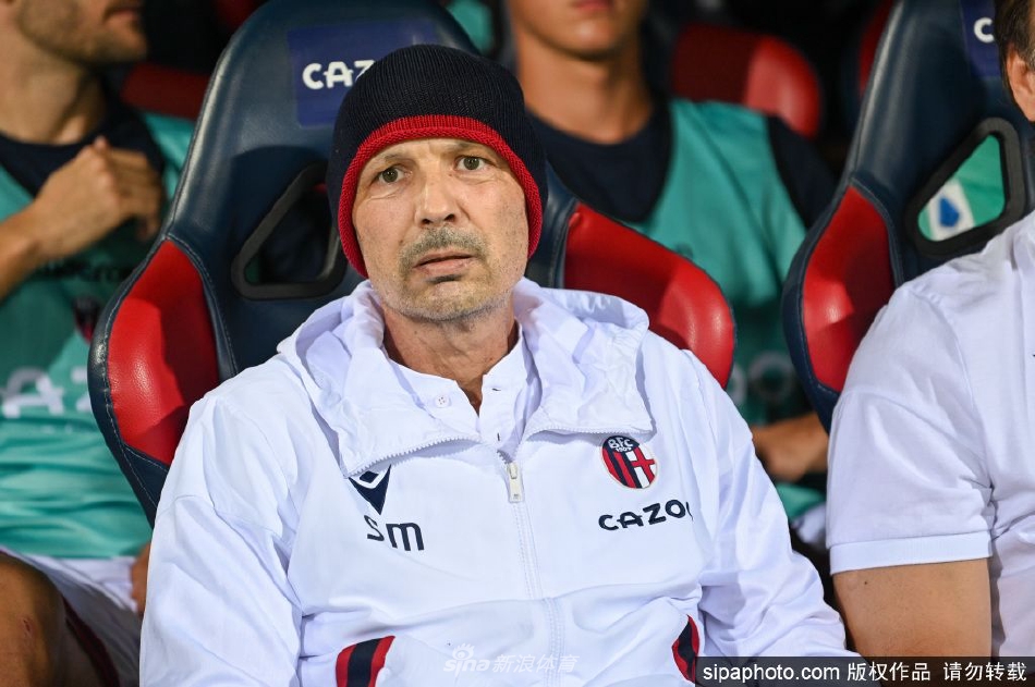 博洛尼亚主教练米哈伊洛维奇下课