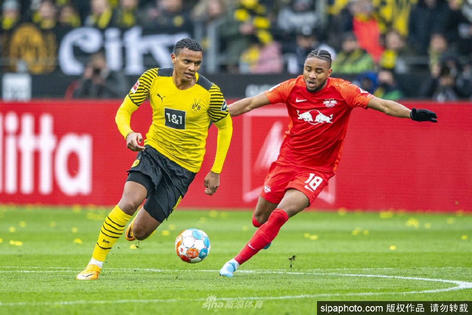 曼城签下多特中卫阿坎吉