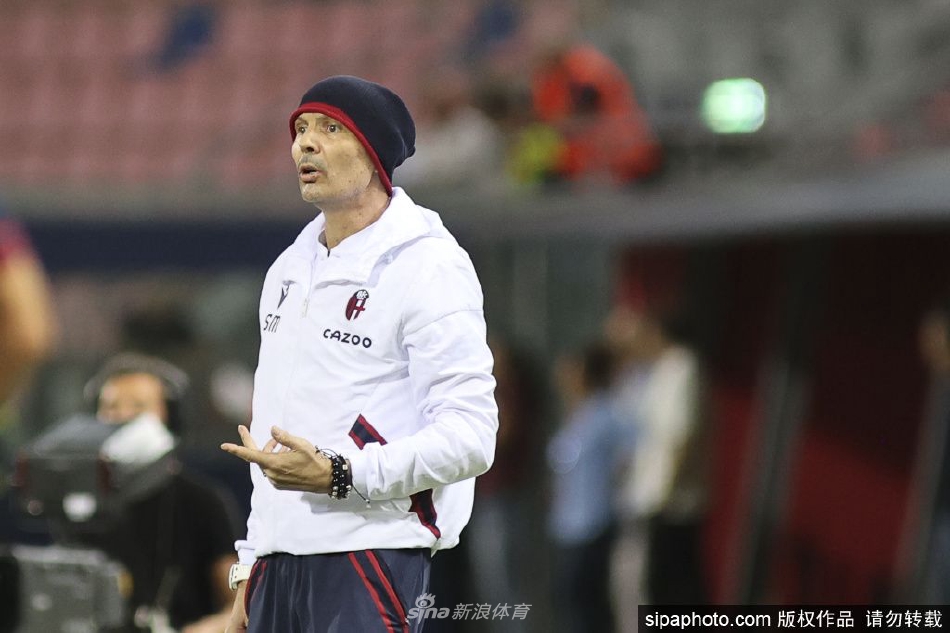 博洛尼亚主教练米哈伊洛维奇下课