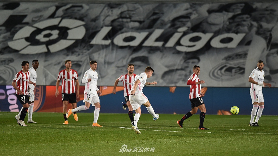 [西甲]皇马3-1毕尔巴鄂 本泽马两球