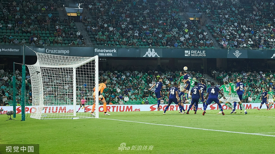 [西甲]贝蒂斯0-1皇马 本泽马助攻