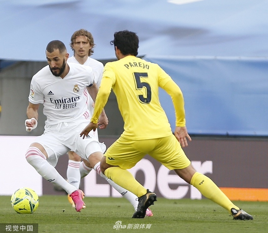 [西甲]皇马2-1比利亚雷亚尔 本泽马传射