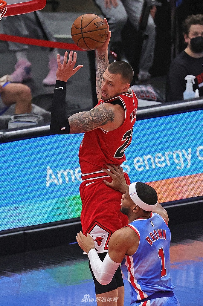 [NBA常规赛]篮网107-115公牛