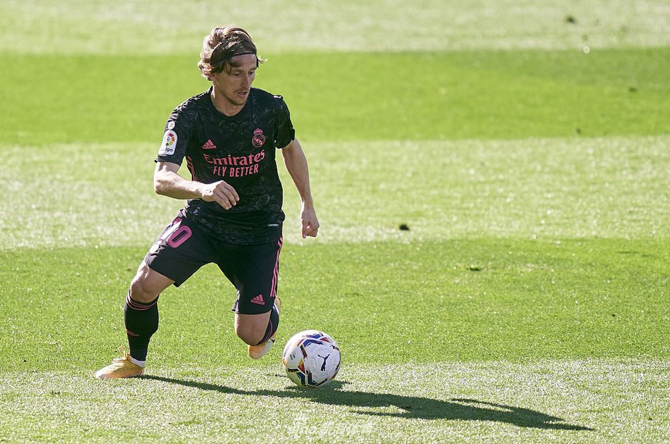 [西甲]塞尔塔1-3皇马 本泽马两射一传