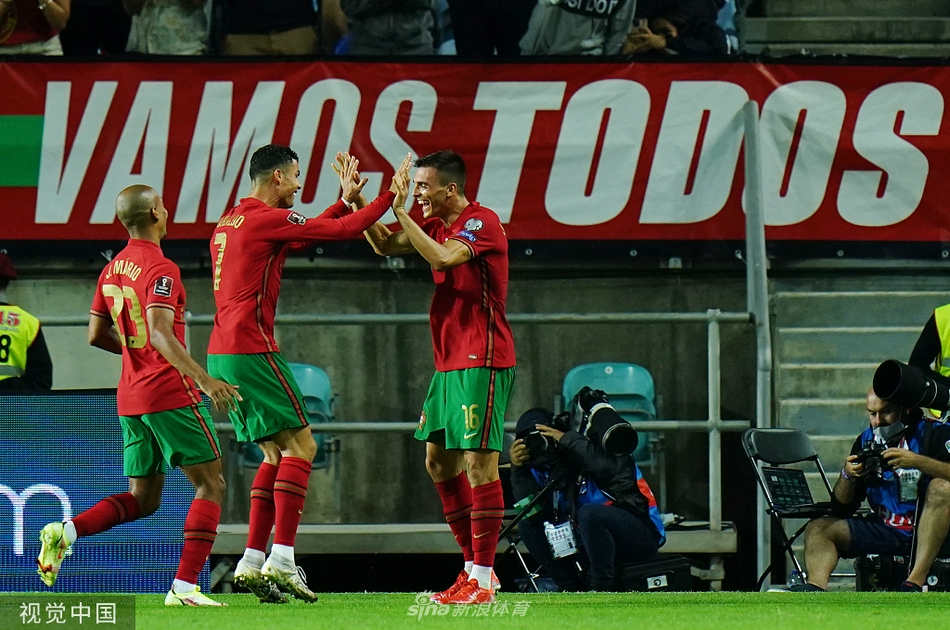 [世预赛]葡萄牙5-0卢森堡 C罗帽子戏法