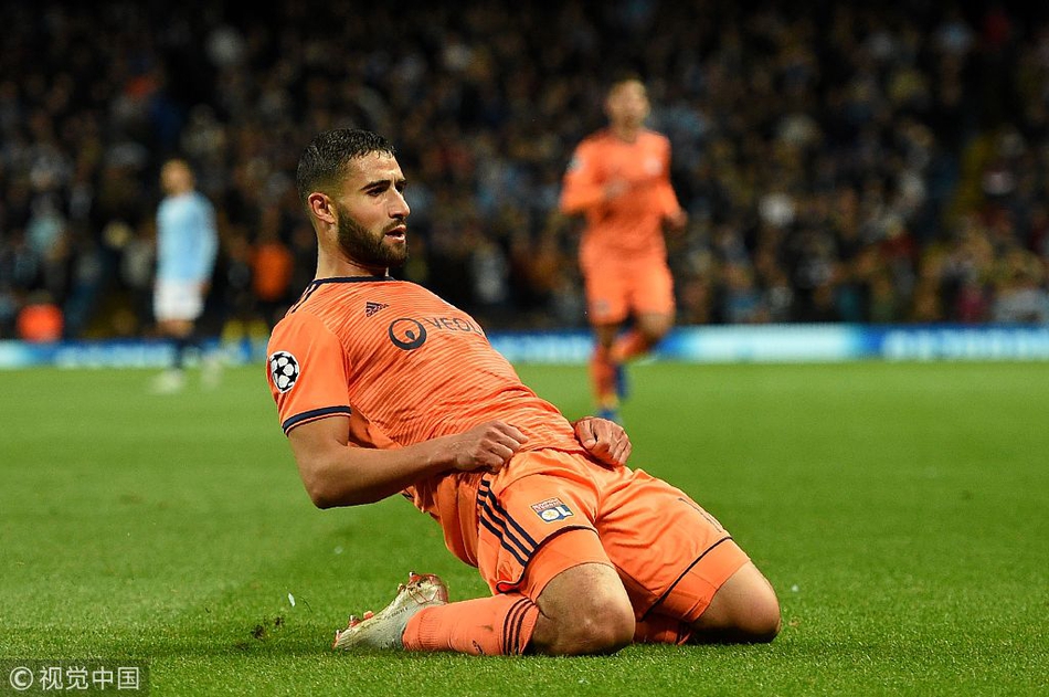 费基尔滑跪庆祝