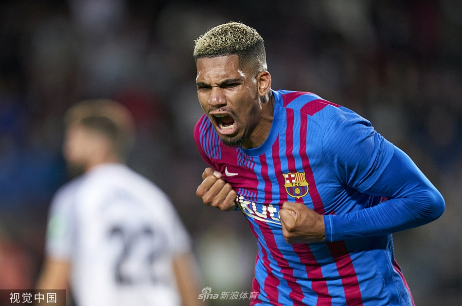 [西甲]巴萨1-1格拉纳达 阿劳霍破门