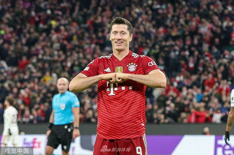 [欧冠]拜仁5-2本菲卡 莱万帽子戏法