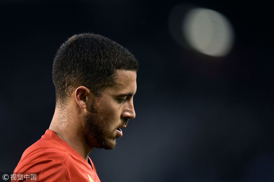 阿扎尔陷入思考