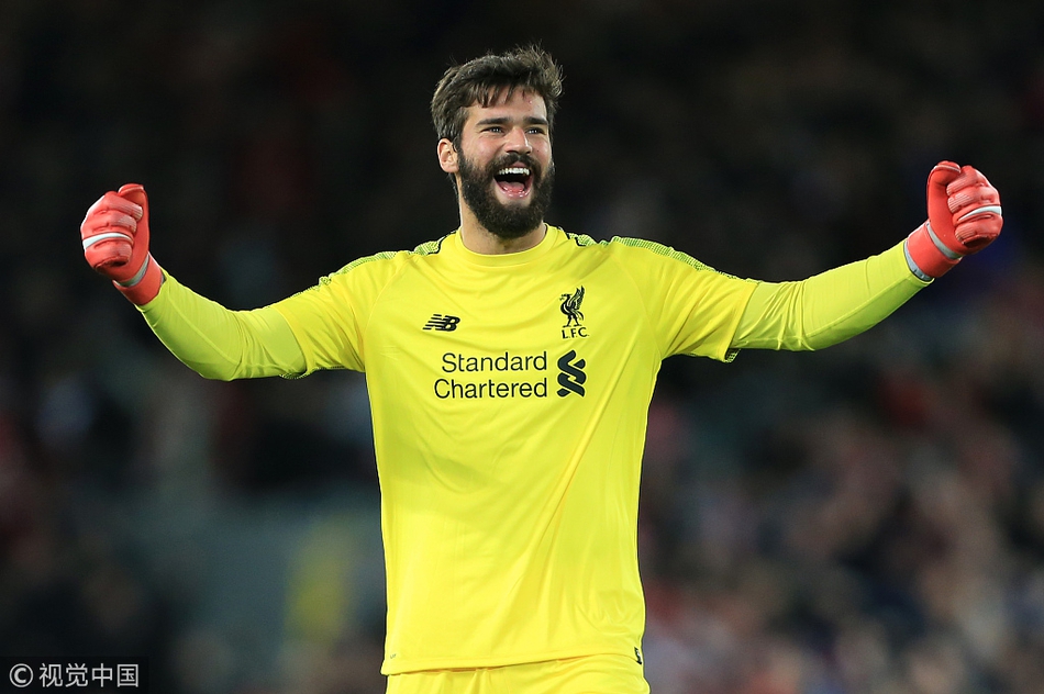 阿利松庆祝进球