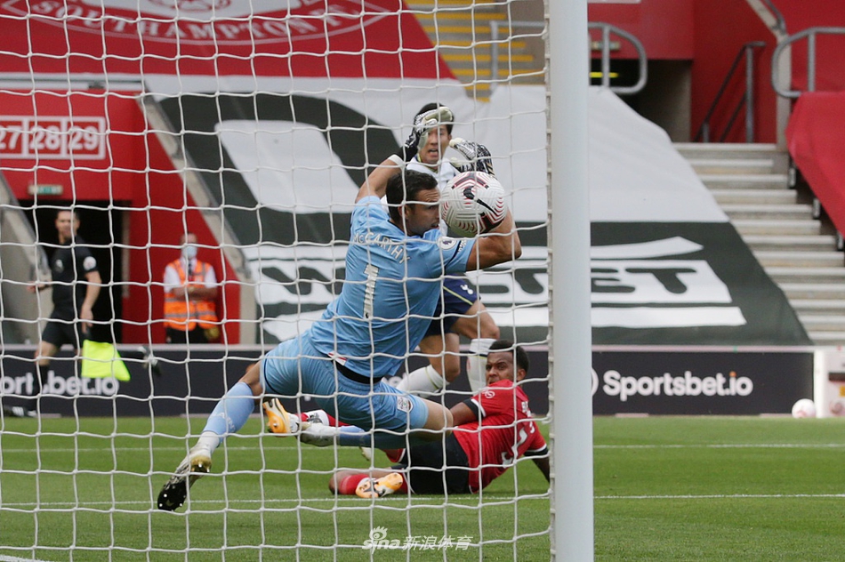 [英超]南安普顿2-5热刺 孙兴O大四喜