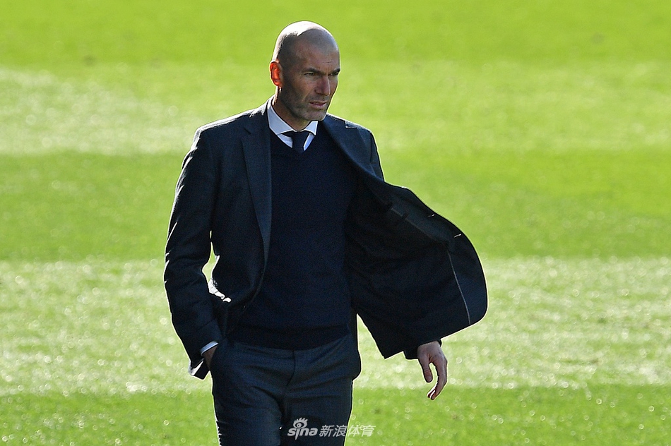 [西甲]塞尔塔1-3皇马 本泽马两射一传