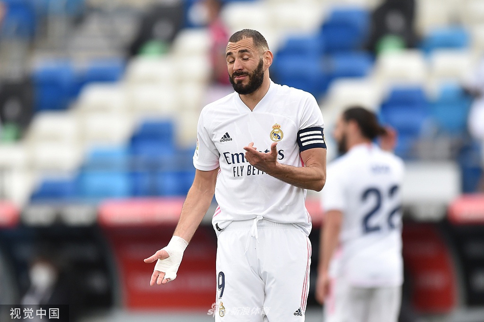 [西甲]皇马2-1比利亚雷亚尔 本泽马传射