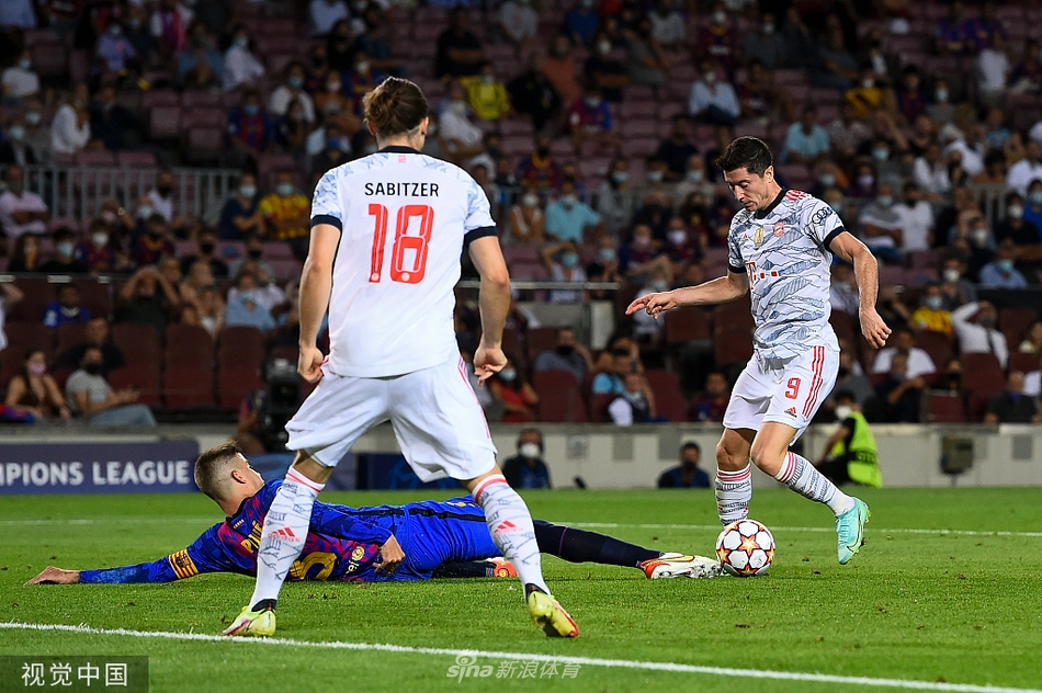 [欧冠]巴萨0-3拜仁 莱万梅开二度