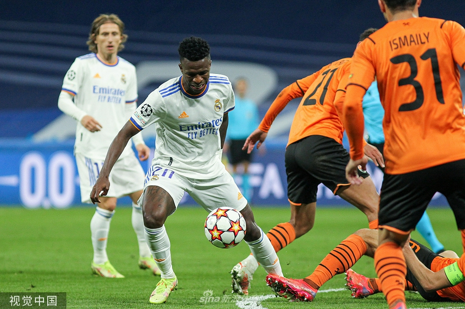 [欧冠]皇马2-1顿涅茨克矿工 本泽马两球