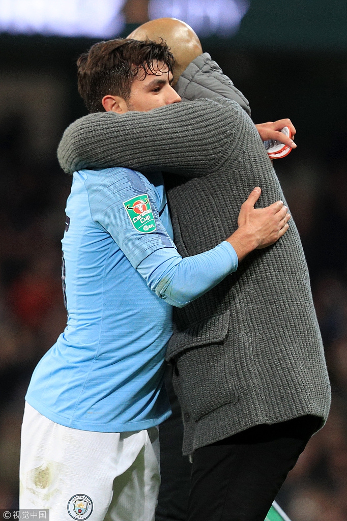 瓜迪奥拉拥抱迪亚斯