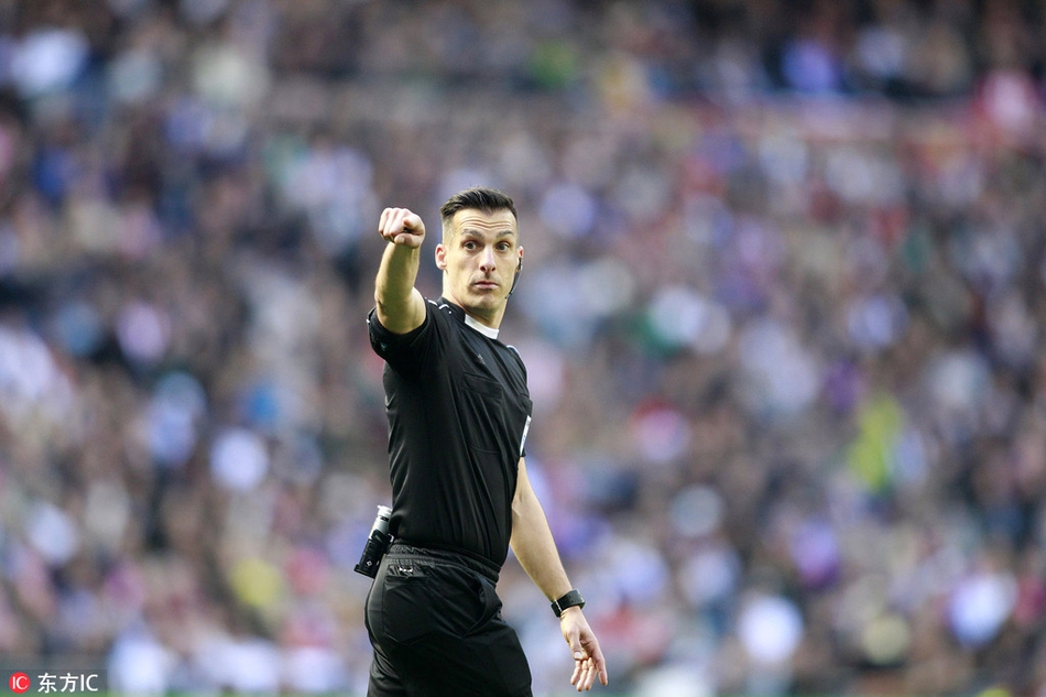 主裁判费尔南德斯