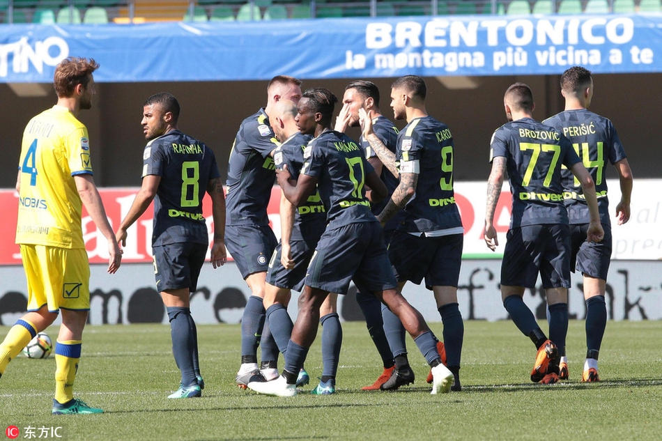 伊卡尔迪庆祝破门